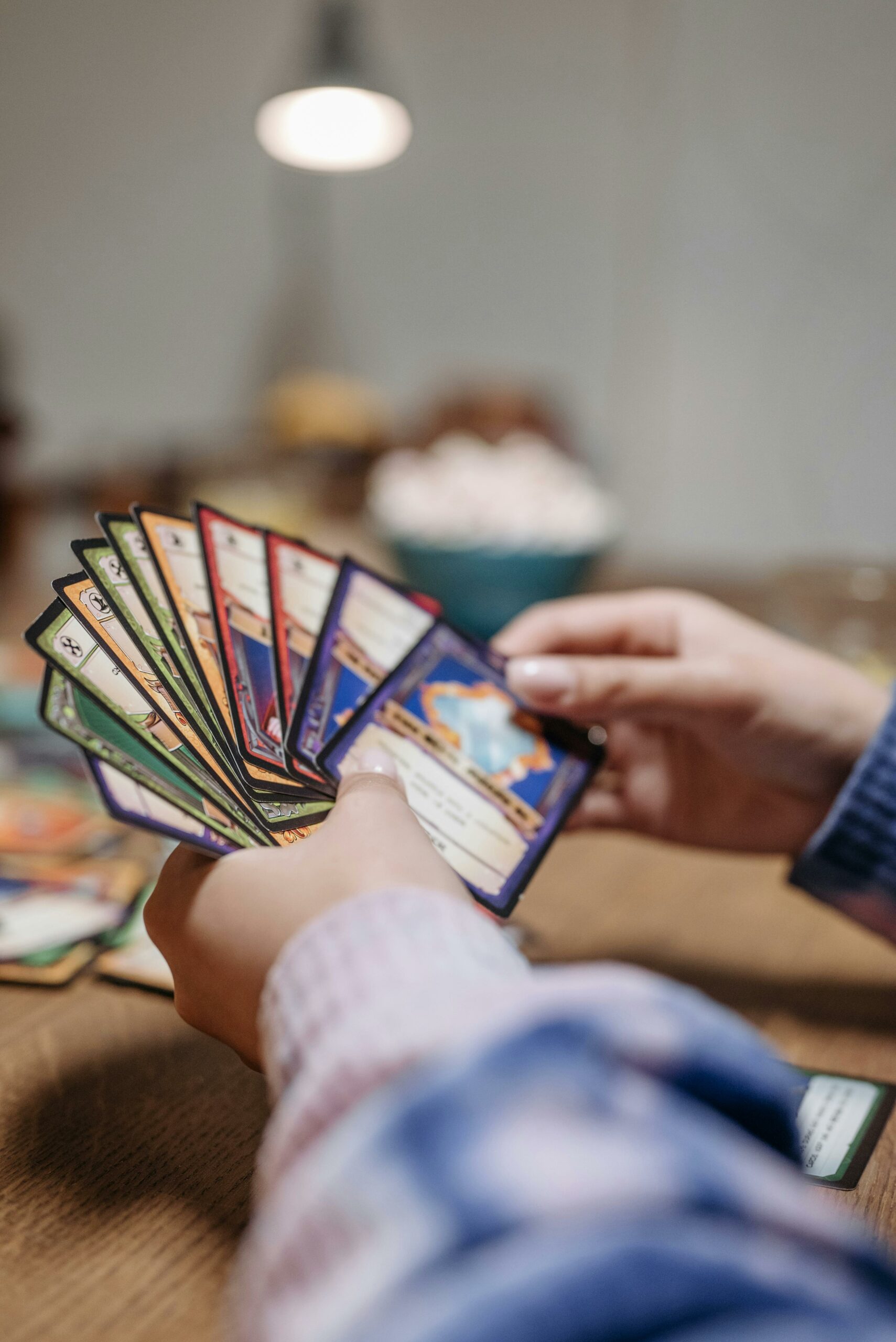 pexels-pavel-danilyuk-8111371 Voyage heur est un centre de loisir qui propose des escapes games, du lancer de haches et un bar à jeux